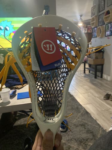 BNWT White Strung Evo 2.0 Box Head