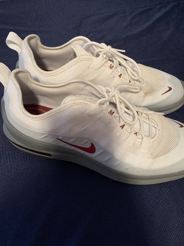 Men’s Nike Shoe Size 9.5