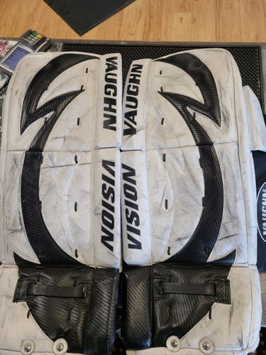 Vaughn Used White Junior 27" Goalie Leg Pads