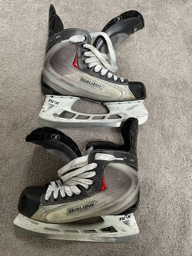 Senior Bauer Regular Width Size 9 Vapor x40 Hockey Skates