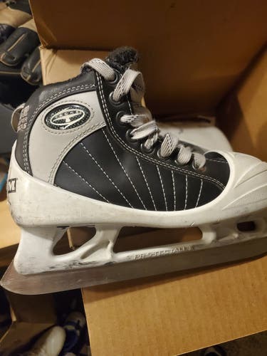 Junior Used CCM 652 Super Tacks Hockey Goalie Skates Regular Width Size 1