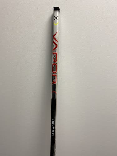Senior Right Handed Mid Pattern Vapor Hyperlite Hockey Stick