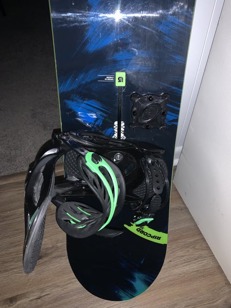 Used Unisex Burton Ripcord Snowboard With Bindings Medium Flex