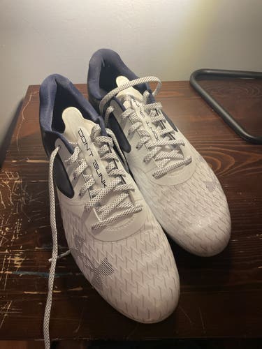 Men's Size 12 (Women's 13) Low Cut Spotlight MC