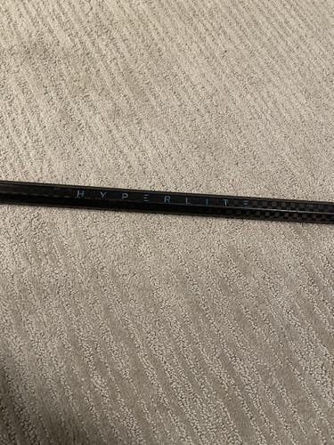 Lightly Used Maverick hyperlite lacrosse shaft