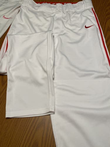 White Adult Men's Used Medium Nike Pants