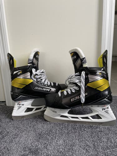 Senior Bauer Regular Width Size 8 Supreme 3S Hockey Skates