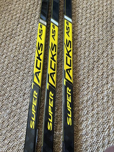 Senior Right Handed Toe Pattern Super Tacks AS2 Hockey Stick