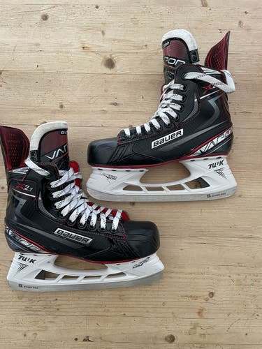 Senior Bauer Regular Width  Size 7 Vapor X2.7 Hockey Skates