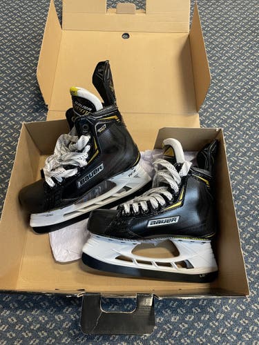 Junior New Bauer Supreme Ignite Pro+ Hockey Skates Regular Width