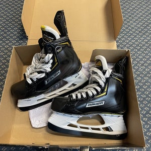 Senior New Bauer Ignite pro + Hockey Skates Regular Width Size 6