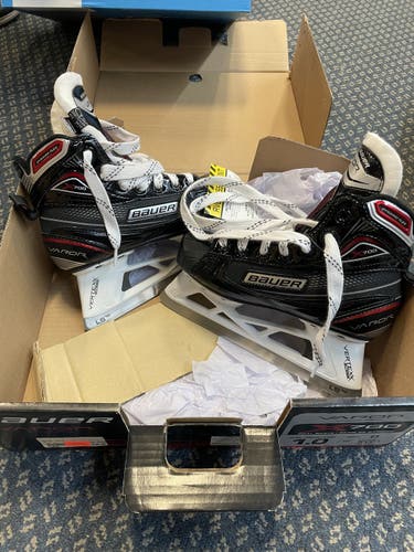 Junior New Bauer Vapor X700 Goalie Hockey Skates Regular Width Size 1