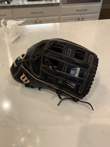 New Outfield 12.75" A2000 Baseball Glove