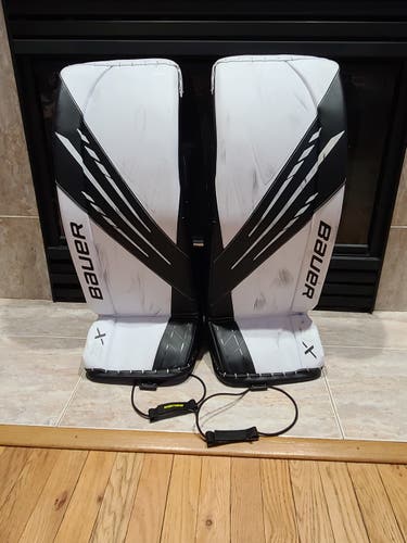 33" Bauer Vapor 3X Goalie Leg Pads (Small)