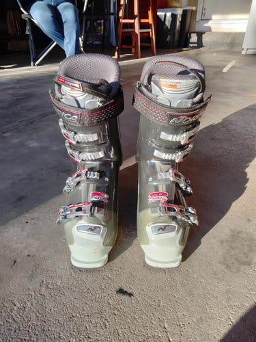Used Unisex Nordica 10 Speed Machine Ski Boots Medium Flex