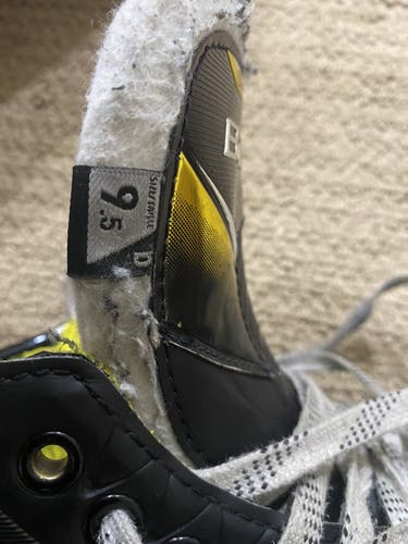 Senior Bauer Regular Width Size 9.5 Supreme 3s Hockey Goalie Skates