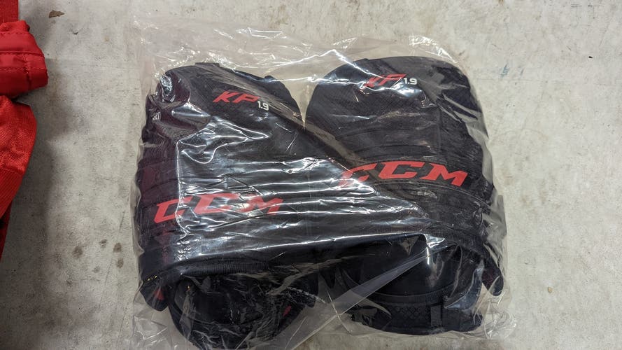 New CCM Senior knee guards/pads