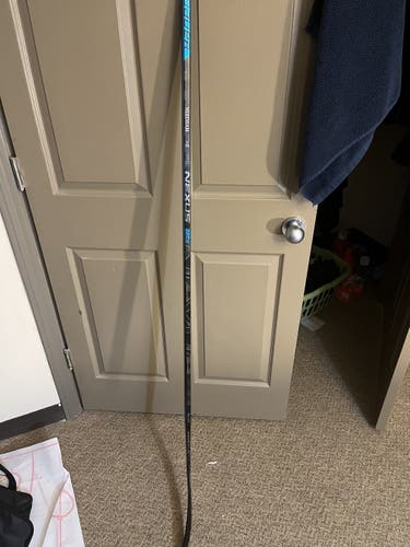 Senior Left Hand P28 Pro Stock Nexus 2N Pro Hockey Stick