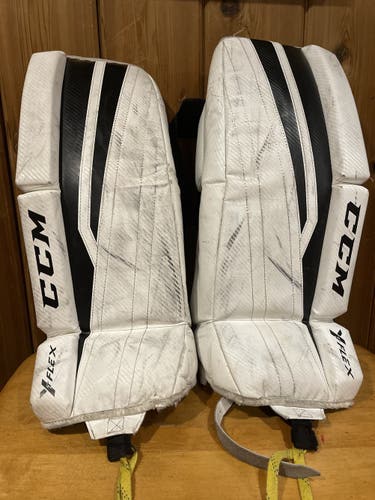 24" CCM Y Flex Goalie Leg Pads
