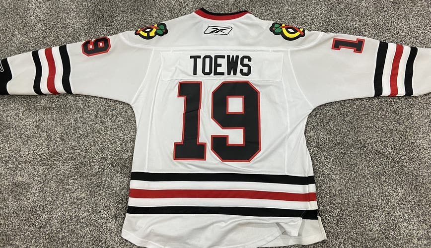 Chicago Blackhawks Jonathan Toews #19 NHL Official Licensed Jersey (White - M)