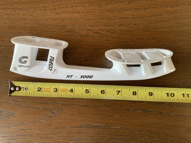 Graf NT 3000 242 mm Skate Blade Holder NEW Size 4.5 Right