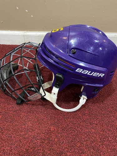 Medium Bauer 4500 Helmet W/Oreo Cage Item#MNKH1