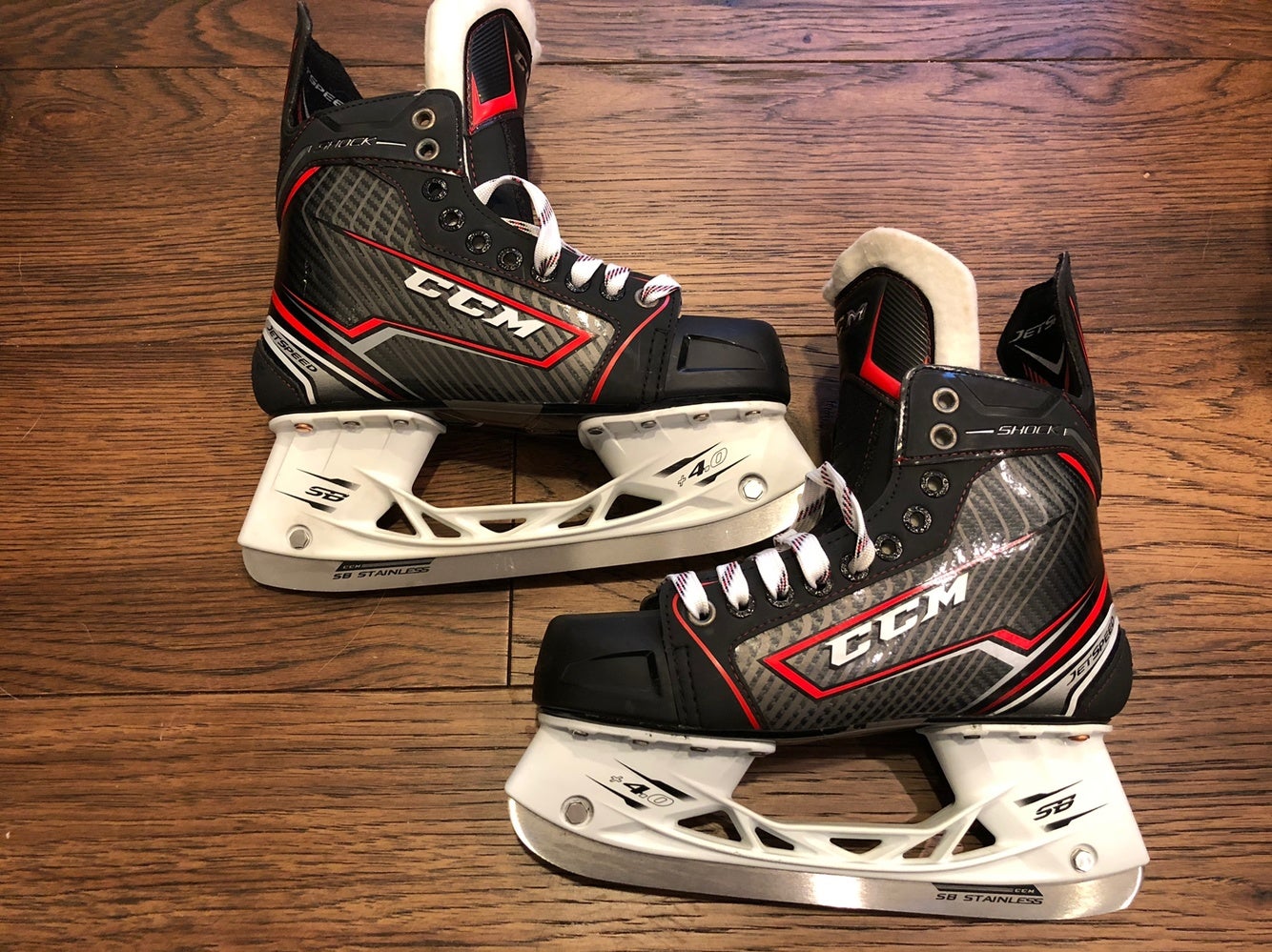 POSSIBLY NEW EASTON SE 6 ICE HOCKEY SKATES SIZE 3 D,HIGH END