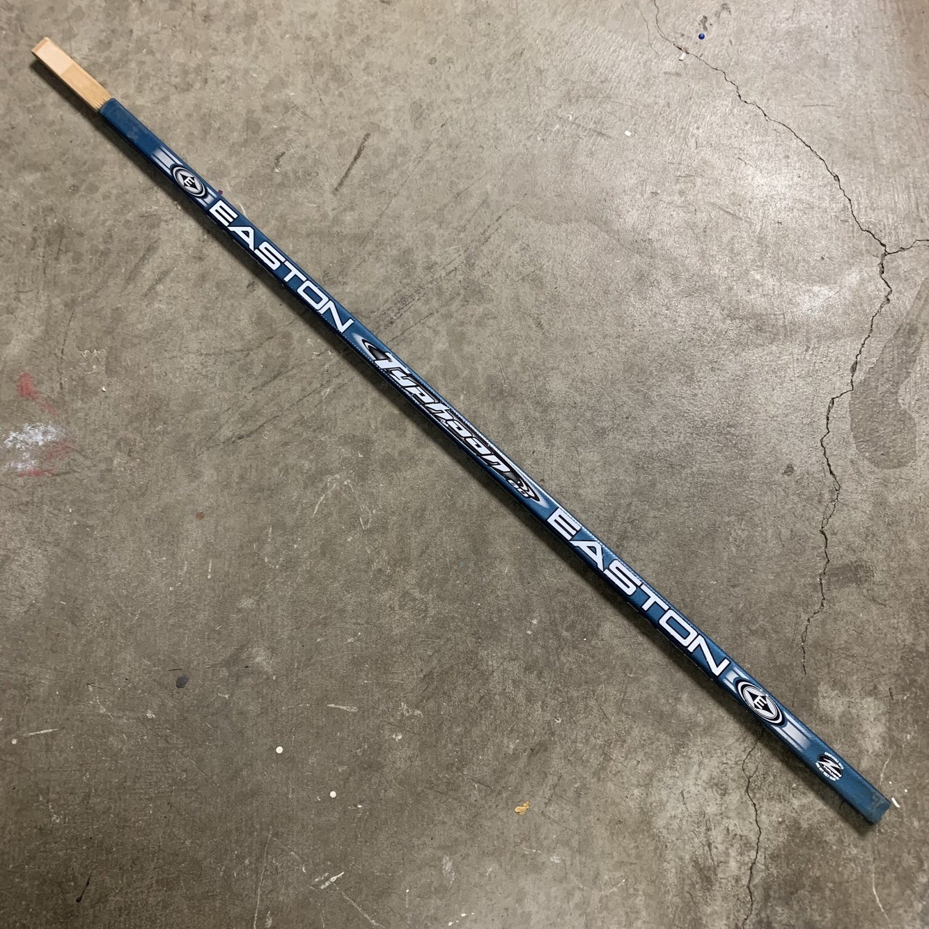 EASTON TYPHOON HOCKEY STICK SHAFT 