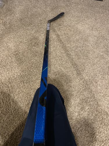 Senior Right Handed Mid Pattern Pro Stock Nexus Geo Hockey Stick