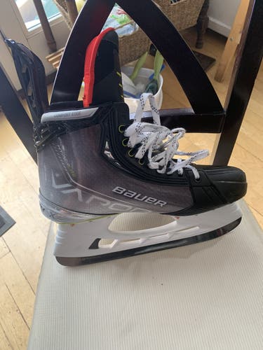 Senior Bauer Vapor Hyperlite Hockey Skates Size 10 Fit 3