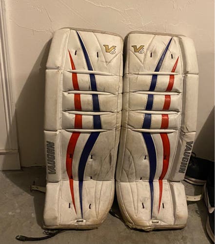 Vaughn V6 700 goalie leg pads