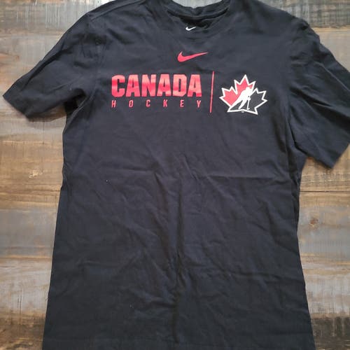 Black Used Men's Adult Medium Nike Shirt