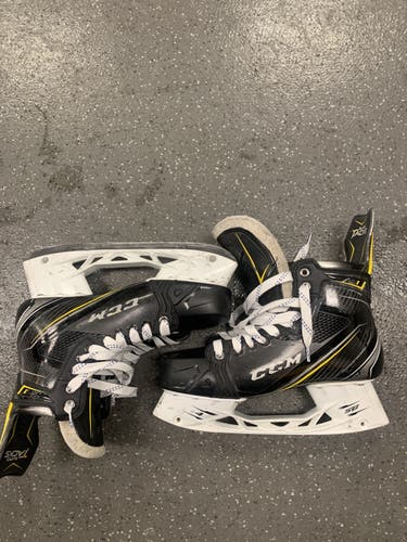 Senior CCM Regular Width  Size 9.5 Super Tacks AS1 Hockey Skates