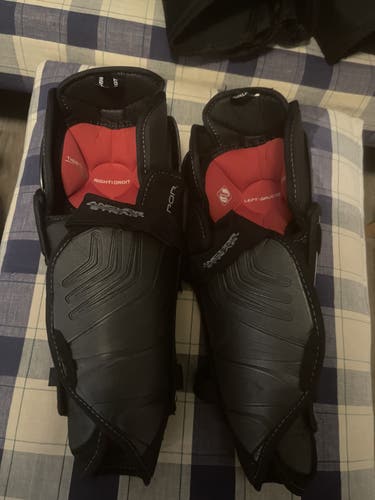 Bauer Vapor X 900 lite shin pads