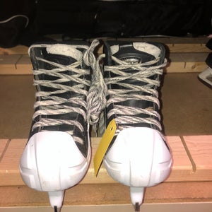 Junior Used Reebok 12K Hockey Goalie Skates Regular Width Size 2.5