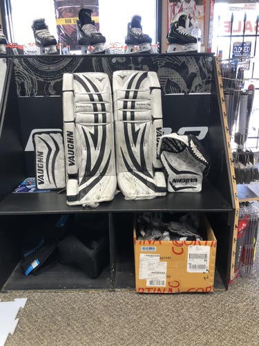 32" Vaughn  Velocity V5 Goalie Leg Pads