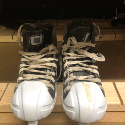 Junior Used Reebok nhl Hockey Goalie Skates Regular Width Size 4