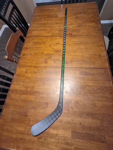CCM Trigger 5 Pro Stick - Senior Right Handed P90TM Curve