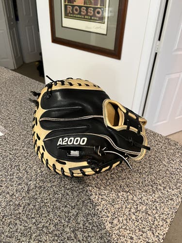 WILSON A2000 33’ Catchers Mitt (used 5 times)