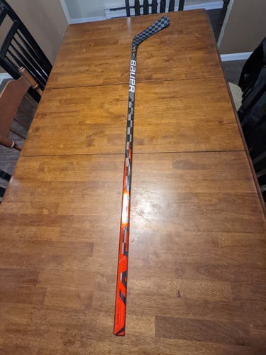 Bauer Vapor Flylite Stick - Senior Right Handed 75 Flex - P92M Curve