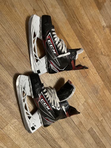 Senior CCM Regular Width Pro Stock Size 9 JetSpeed FT2 Hockey Skates