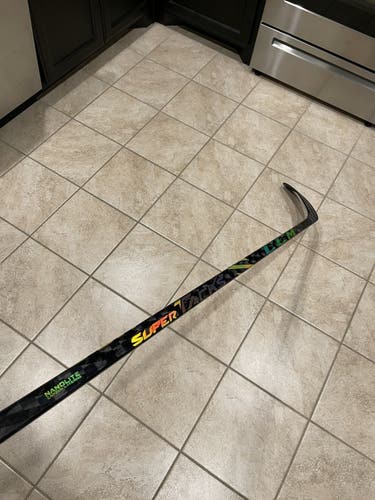 Senior RH P28 85 Flex CCM Super Tacks AS4 Pro Hockey Stick