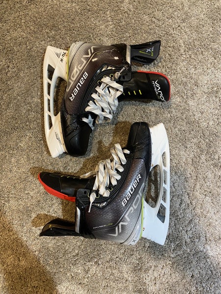 Senior Bauer  Size 8 Vapor Hyperlite Hockey Skates