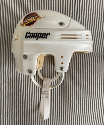 Vintage Cooper HH3000 Vancouver Canucks Helmet