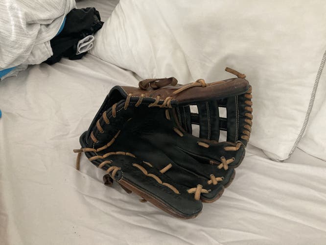 Used Right Hand Throw 11.75" Baseball Glove