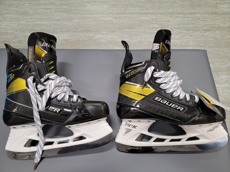 Senior New Bauer Supreme UltraSonic Hockey Skates Size 7.5