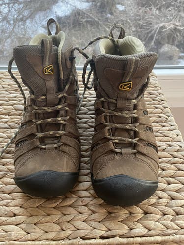 Hiking Boots KEEN brand Women’s Size 8