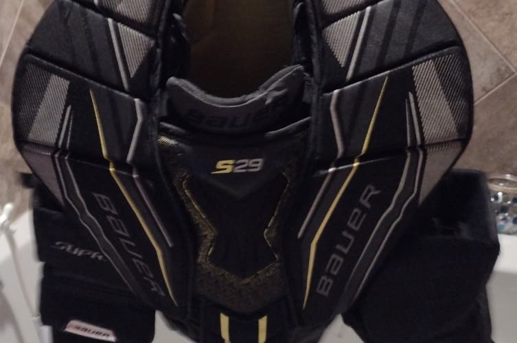 Used Small Bauer Supreme s29 Goalie Chest Protector
