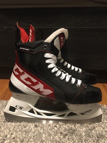 CCM FT4 8/Regular hockey skates
