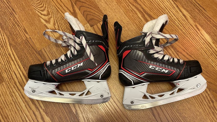 Lightly Used Junior CCM JetSpeed Vibe Hockey Skates Regular Width Size 2